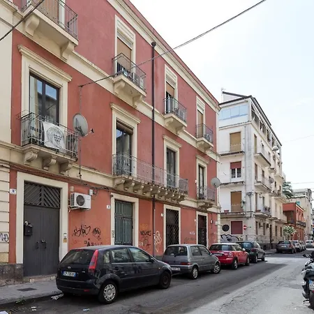 Casa Vacanze A Pochi Passi Da Bellini Apartment *